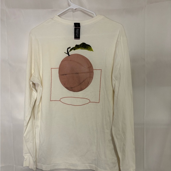 Womens size medium Nike shirt, #E967 - Picture 2 of 5